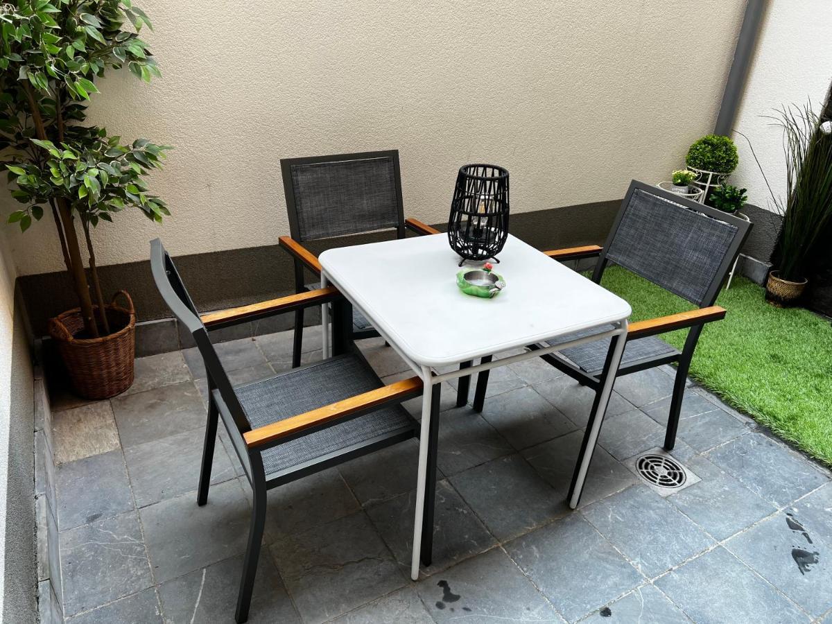 Modern Cozy Studio With Backyard แอนต์เวิร์ป ภายนอก รูปภาพ